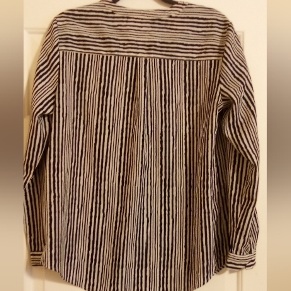 Black and White Striped Blouse with Classic Collar By Jasmine & Juliana - Picture 3 of 4